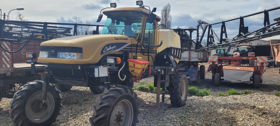 Foto Challenger Spra-Coupe 445