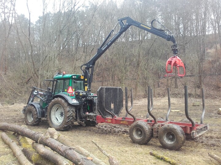 Foto Valtra C100 + lesní vybavení
