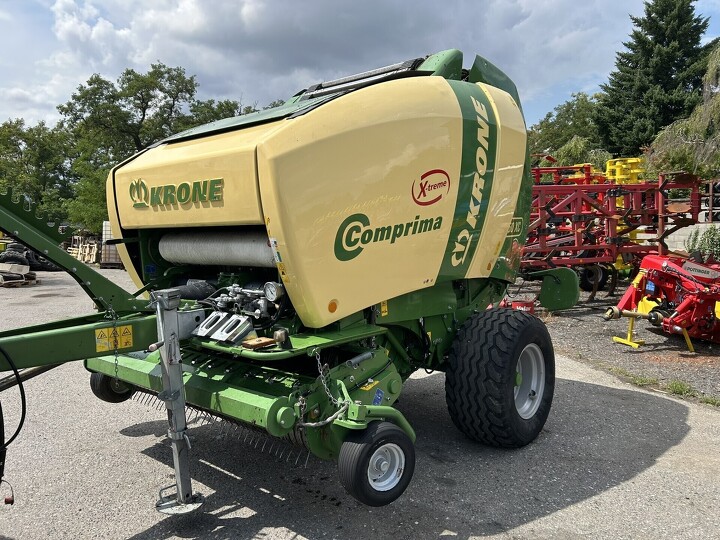 Foto KRONE Comprima V 150 XC