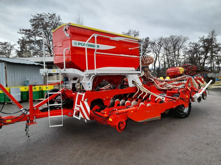 Foto Pöttinger Terrasem Fertilizer 4C