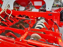 Foto produktu Pöttinger Terrasem Fertilizer 4C