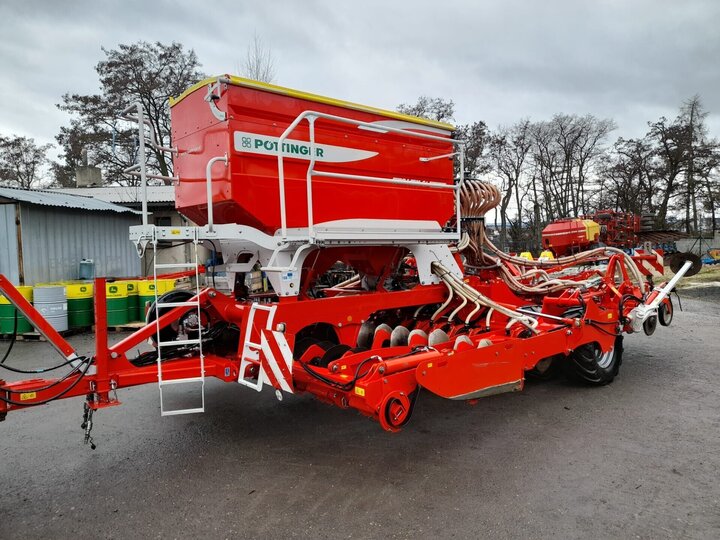 Foto Pöttinger Terrasem Fertilizer 4C